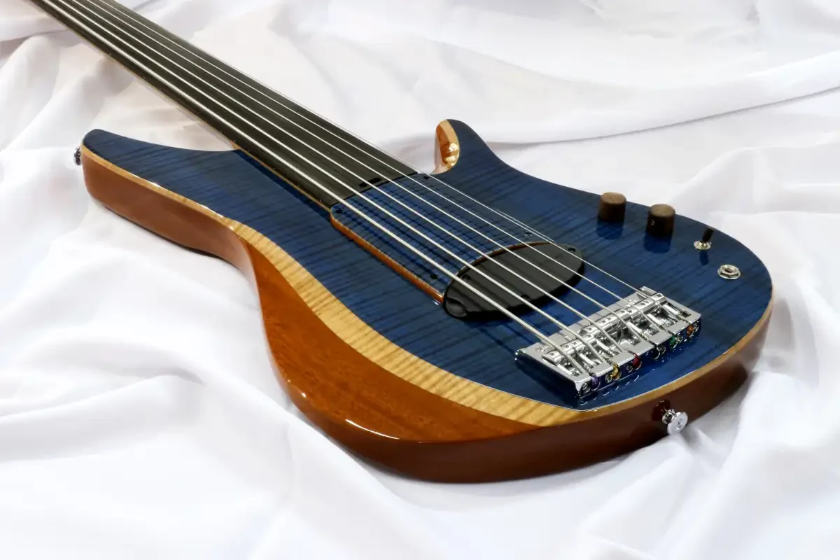 baixos rgil guitars - sweetheart bass